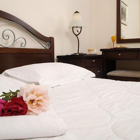 Xenonas Chrisso Hotel Делфи Екстериор снимка