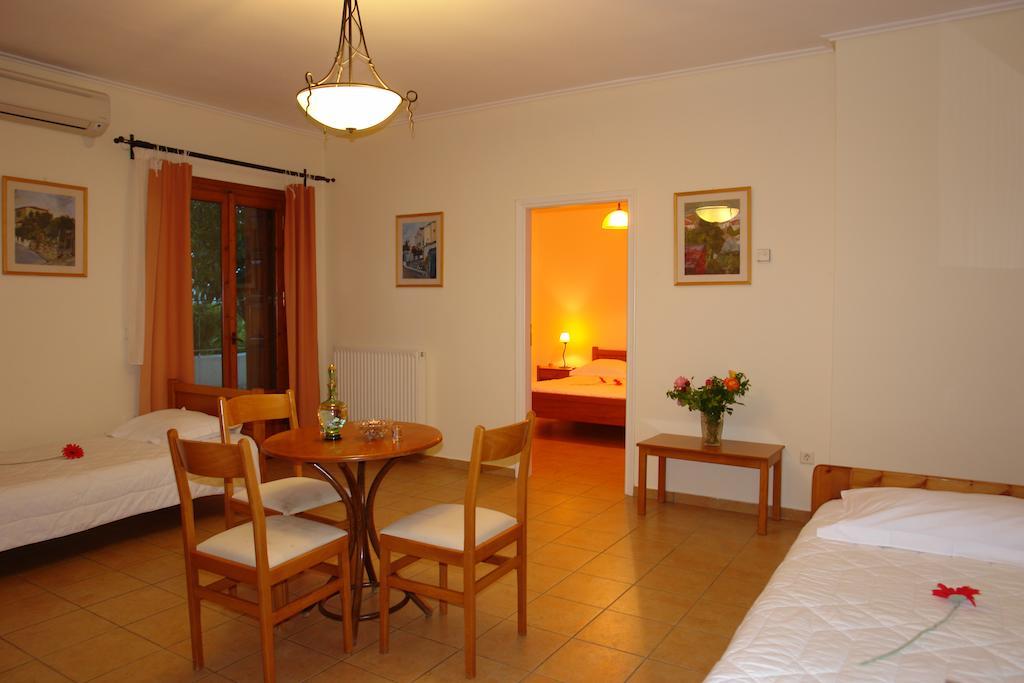 Xenonas Chrisso Hotel Делфи Стая снимка