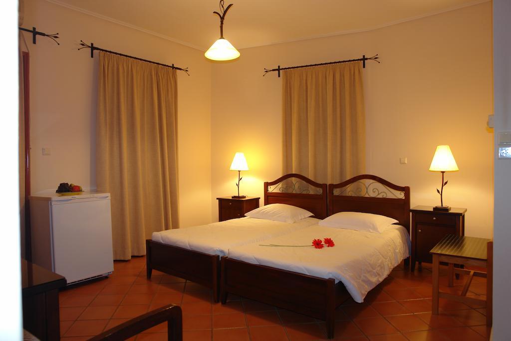 Xenonas Chrisso Hotel Делфи Стая снимка