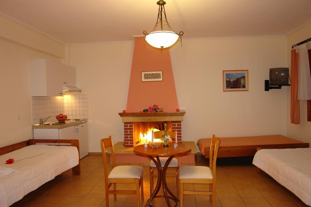 Xenonas Chrisso Hotel Делфи Стая снимка