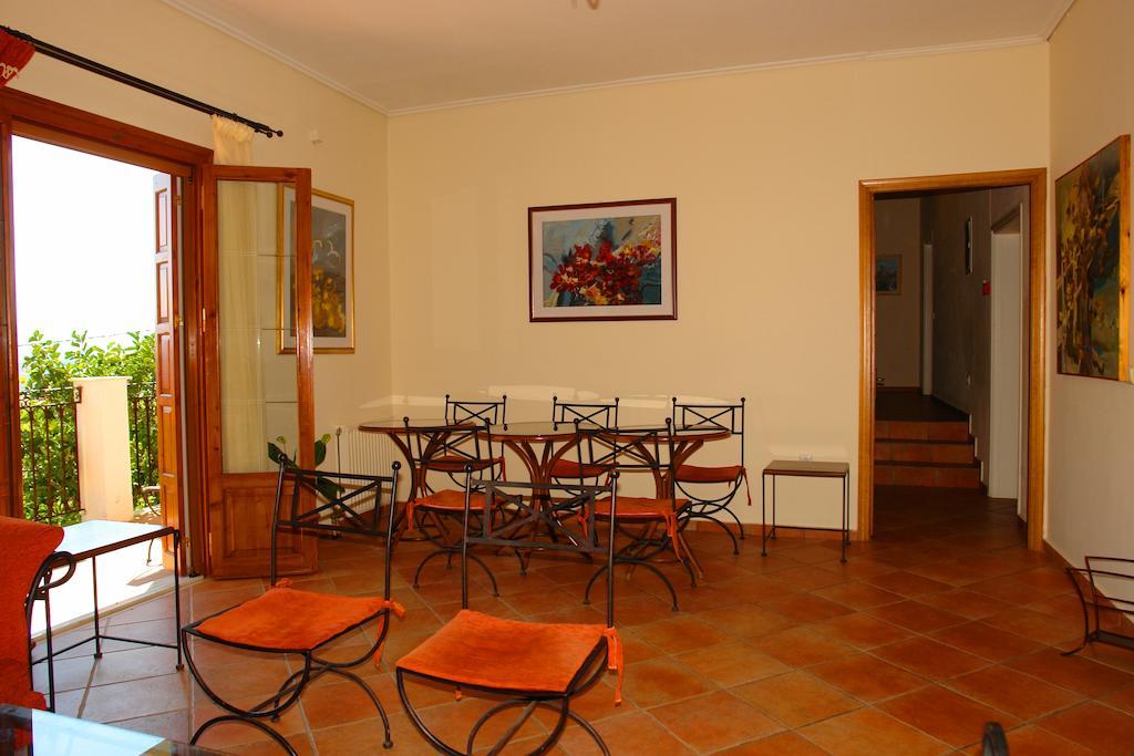 Xenonas Chrisso Hotel Делфи Екстериор снимка