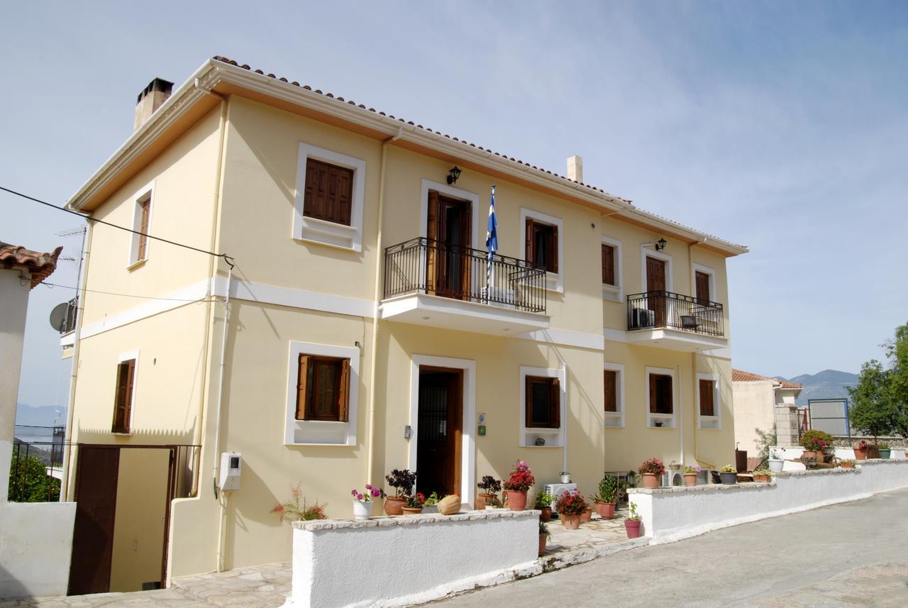 Xenonas Chrisso Hotel Делфи Екстериор снимка