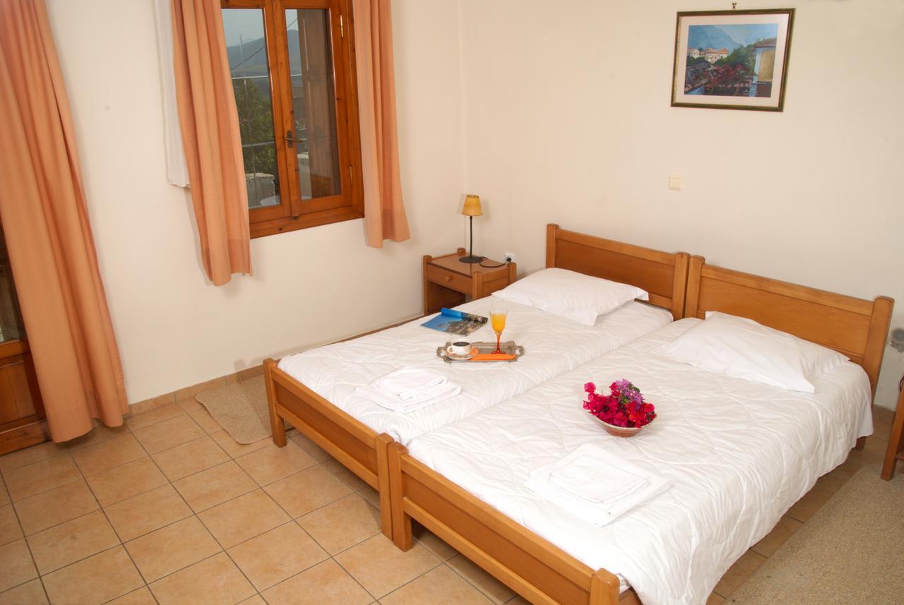 Xenonas Chrisso Hotel Делфи Екстериор снимка