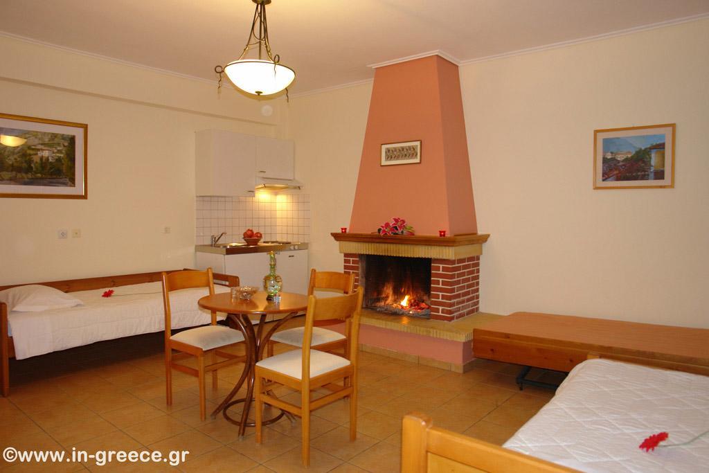 Xenonas Chrisso Hotel Делфи Екстериор снимка
